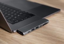 न्यू मीड़िया बनाम एवं संस्कृति smart usb port multiplier connected to laptop