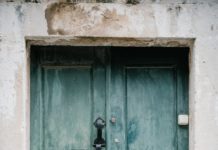 स्त्री पर पारिवारिक हिंसा का दंश और दलित आत्मकथाएँ vintage blue door of old building