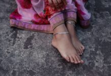 ‘कुलभूषण का नाम दर्ज कीजिए’: पूर्वी बंगाल की दास्तान’ fashion people woman feet